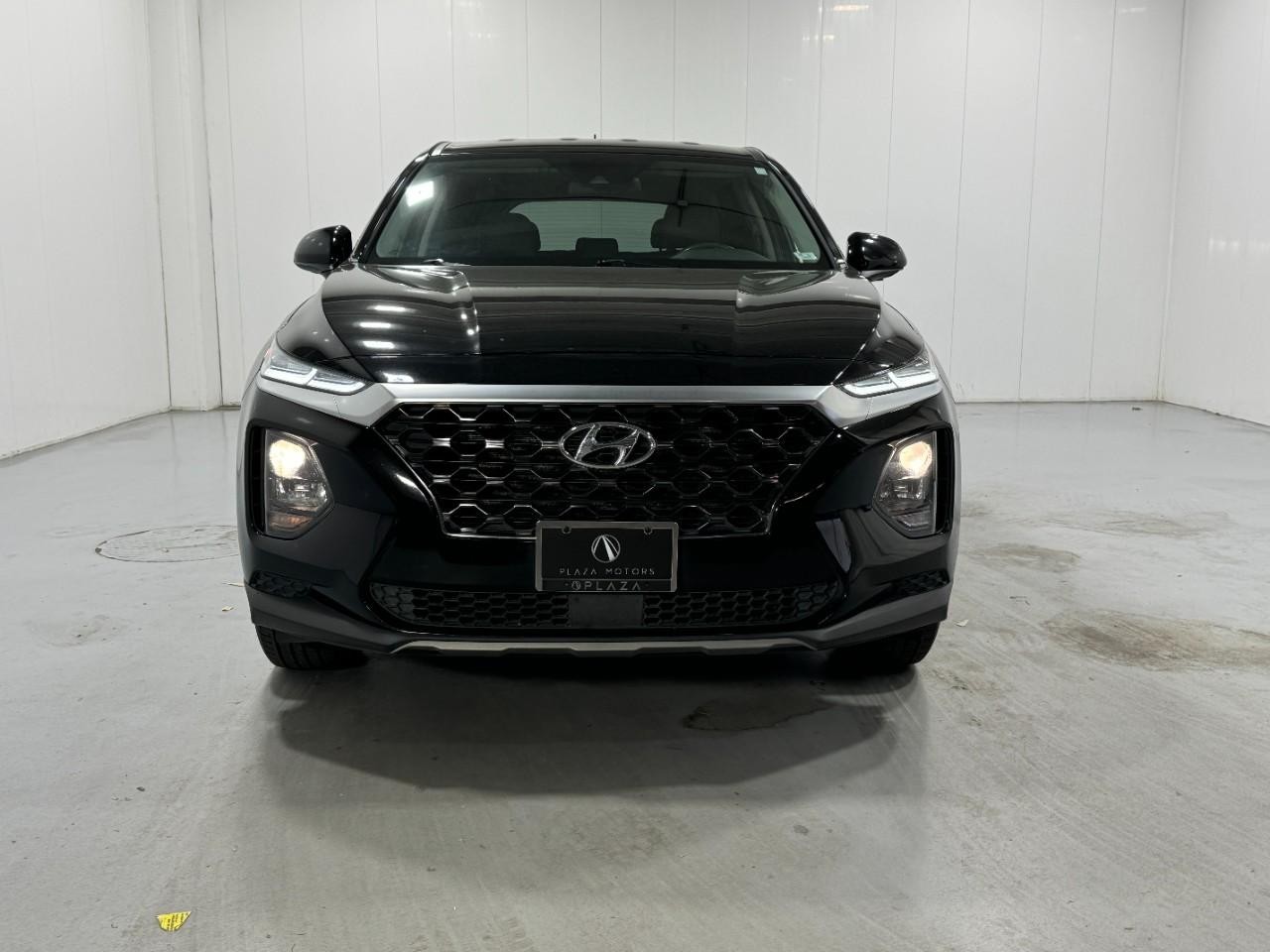 Hyundai Santa Fe Vehicle Full-screen Gallery Image 07