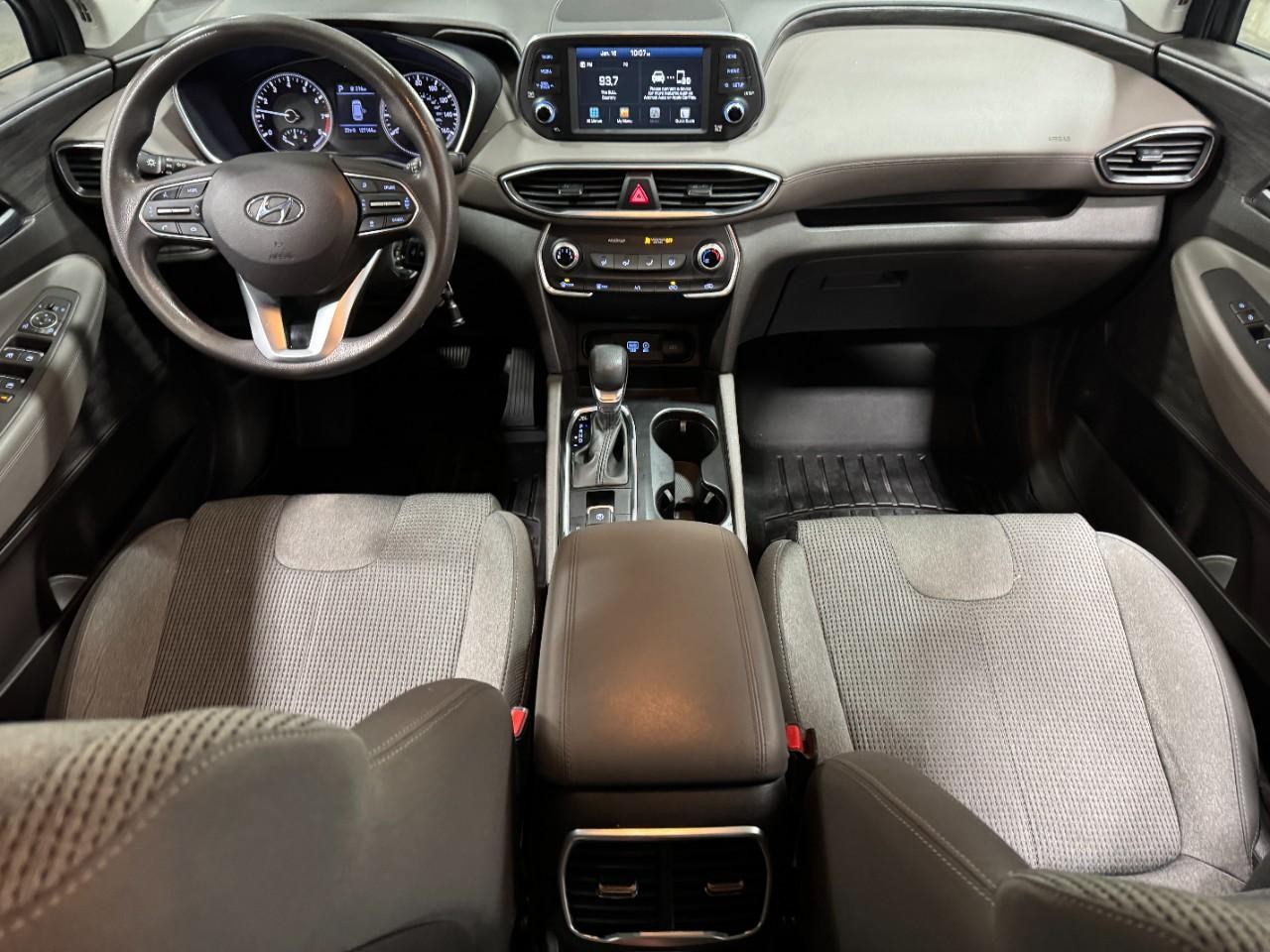 Hyundai Santa Fe Vehicle Full-screen Gallery Image 11