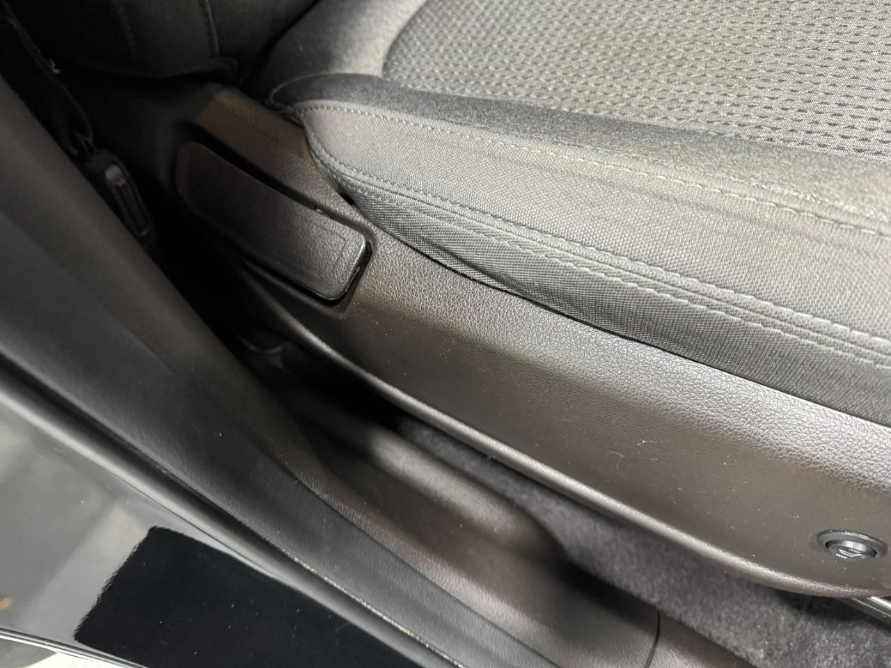 Hyundai Santa Fe Vehicle Full-screen Gallery Image 19