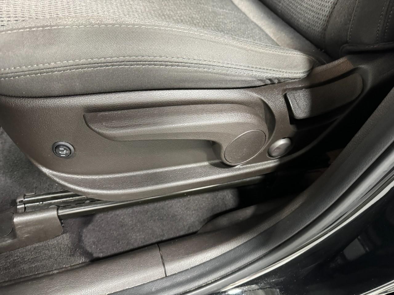 Hyundai Santa Fe Vehicle Full-screen Gallery Image 24