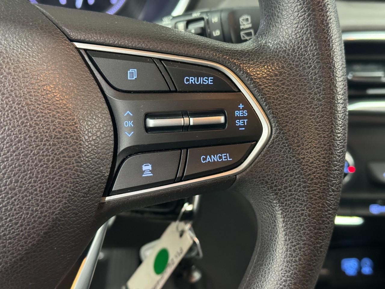 Hyundai Santa Fe Vehicle Full-screen Gallery Image 27