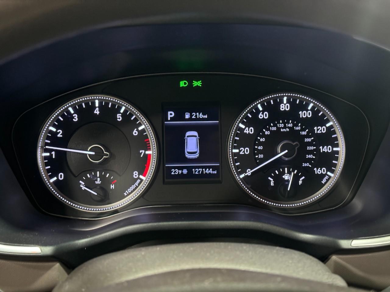 Hyundai Santa Fe Vehicle Full-screen Gallery Image 28