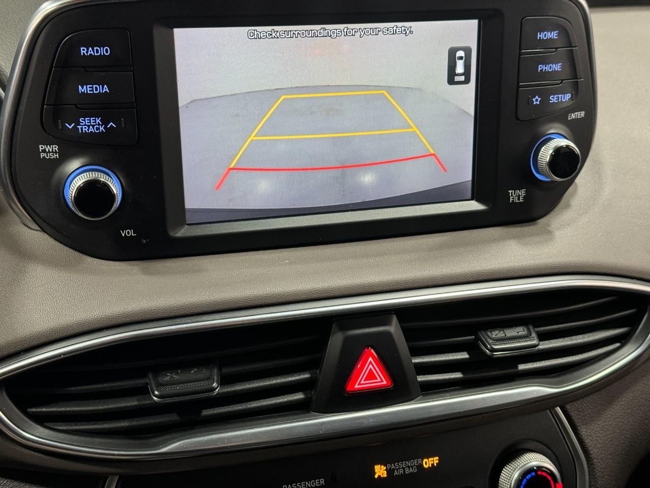 Hyundai Santa Fe Vehicle Full-screen Gallery Image 29