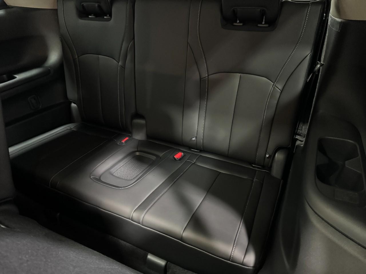 INFINITI QX60 Vehicle Full-screen Gallery Image 8