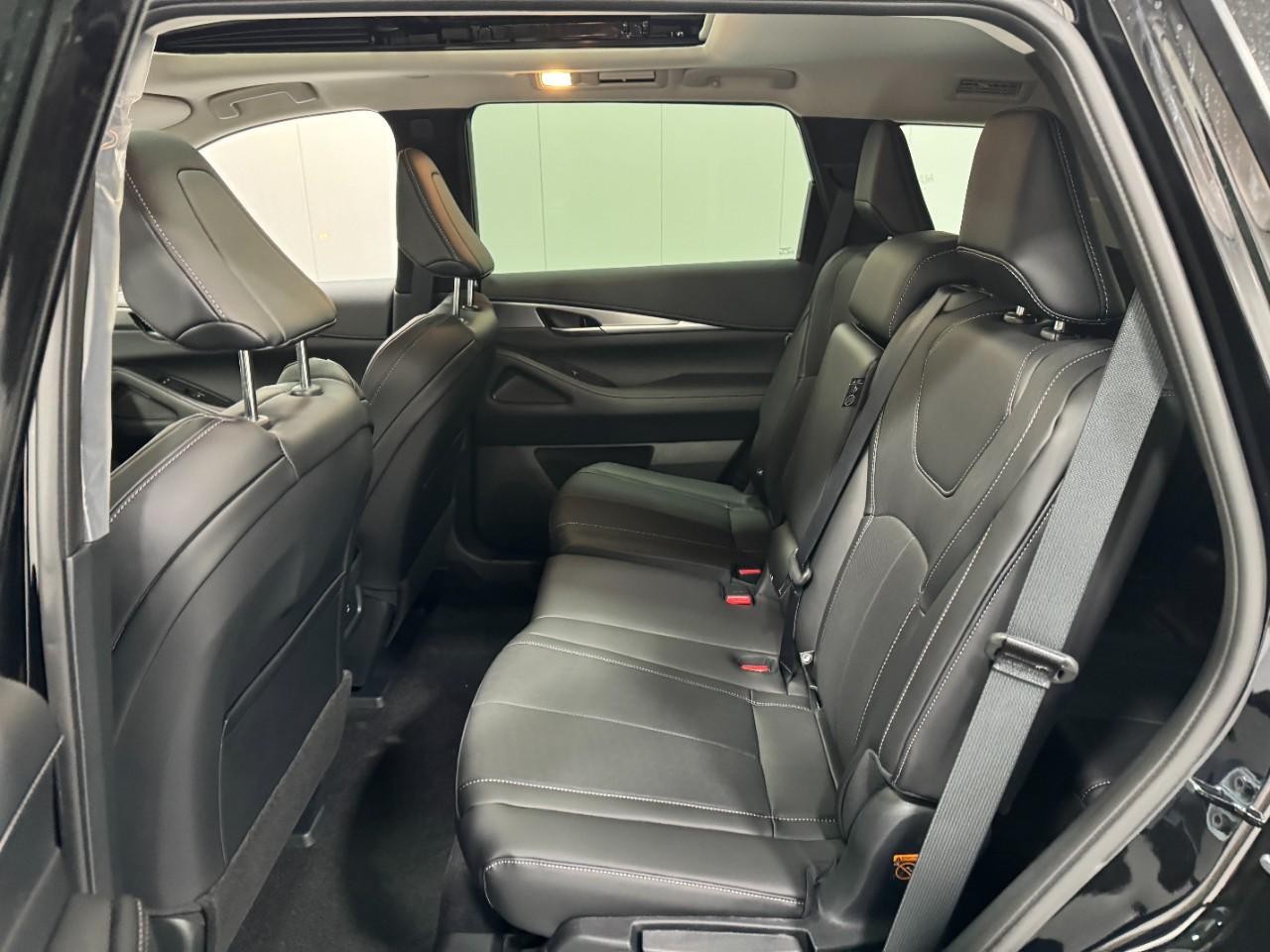 INFINITI QX60 Vehicle Full-screen Gallery Image 9