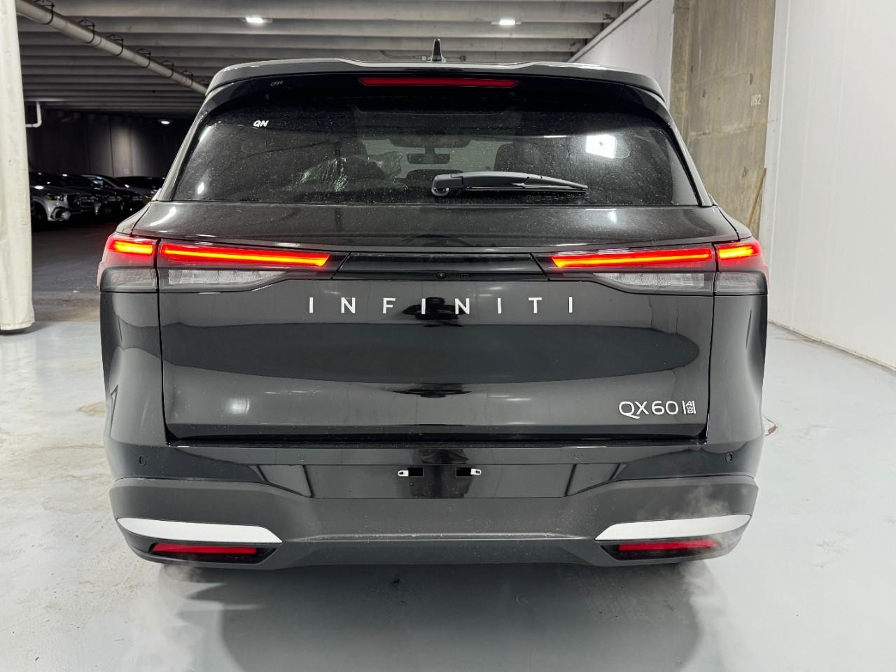 INFINITI QX60 Vehicle Full-screen Gallery Image 10