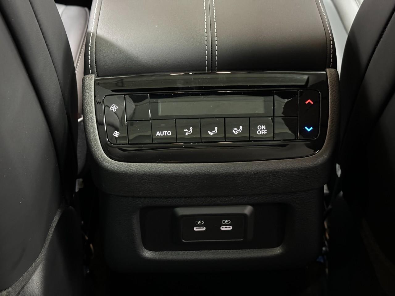 INFINITI QX60 Vehicle Full-screen Gallery Image 13