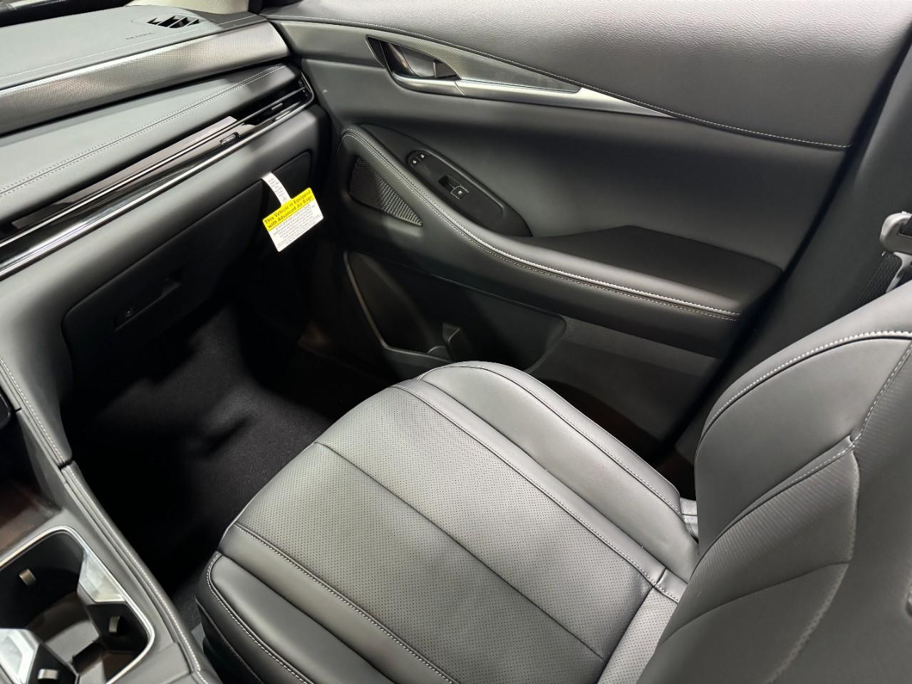 INFINITI QX60 Vehicle Full-screen Gallery Image 20