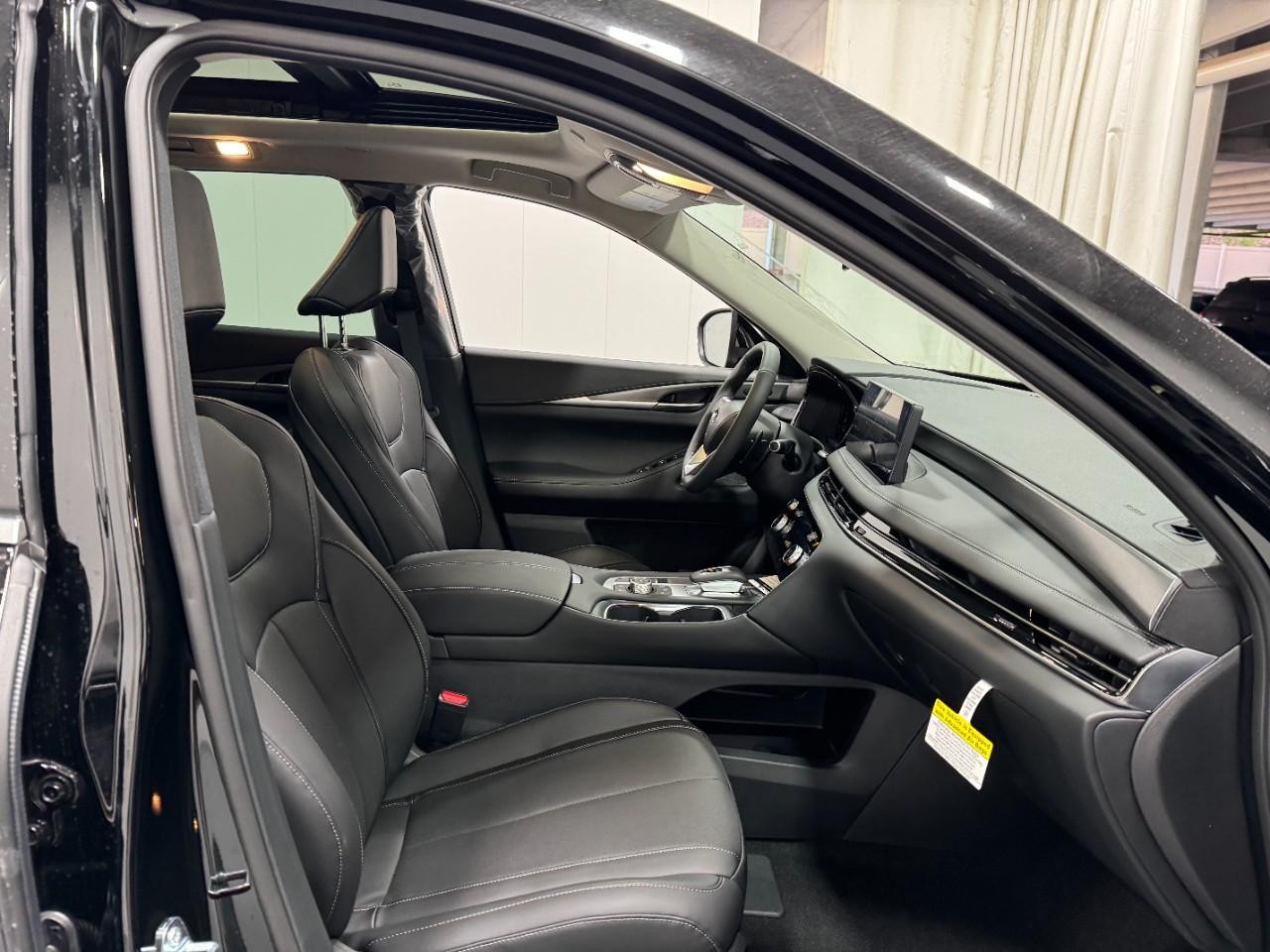 INFINITI QX60 Vehicle Full-screen Gallery Image 21