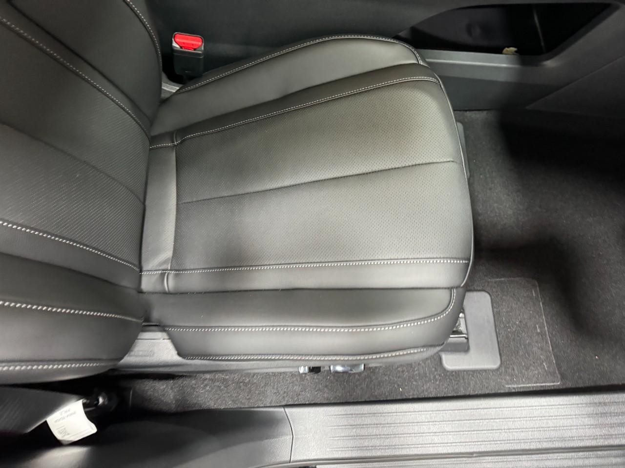 INFINITI QX60 Vehicle Full-screen Gallery Image 22