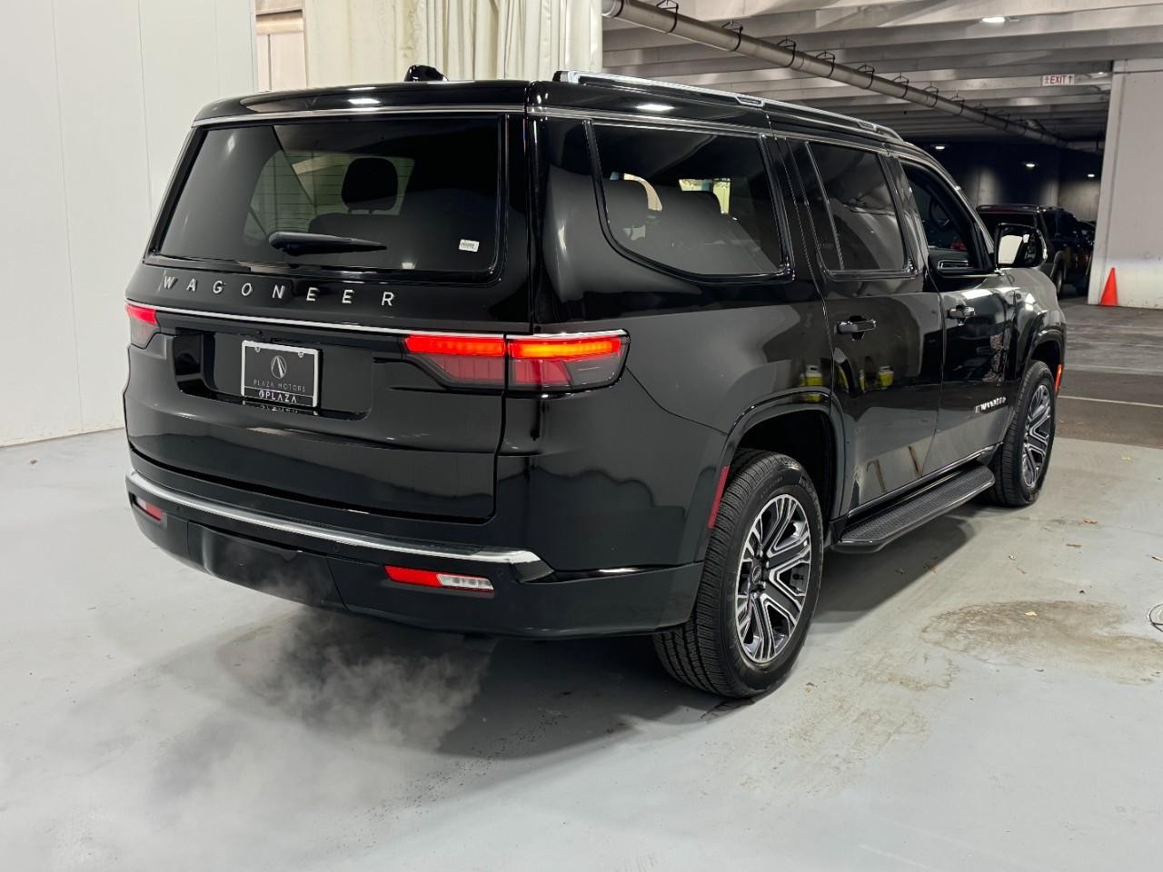 Jeep Wagoneer Vehicle Full-screen Gallery Image 4