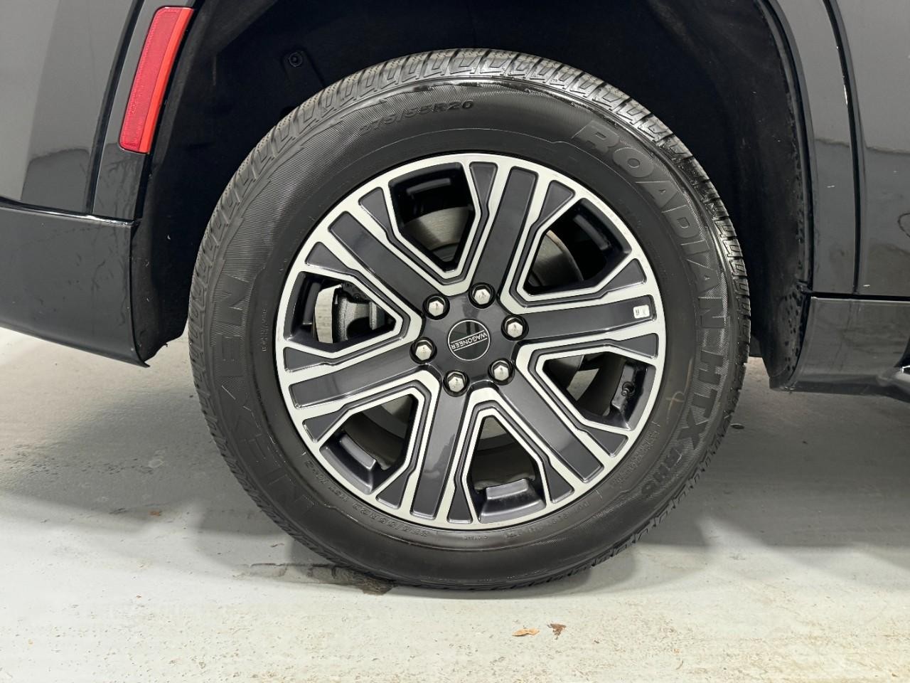 Jeep Wagoneer Vehicle Full-screen Gallery Image 5