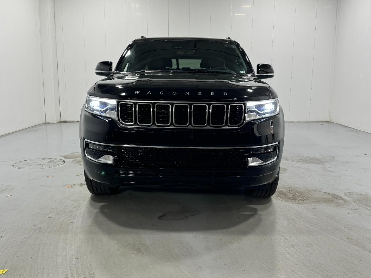 Jeep Wagoneer Vehicle Full-screen Gallery Image 7