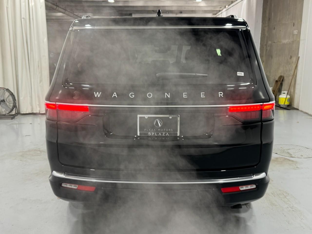 Jeep Wagoneer Vehicle Full-screen Gallery Image 10