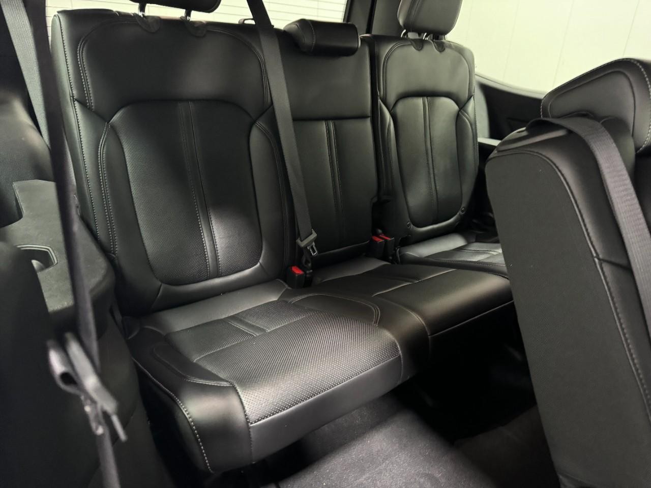 Jeep Wagoneer Vehicle Full-screen Gallery Image 11