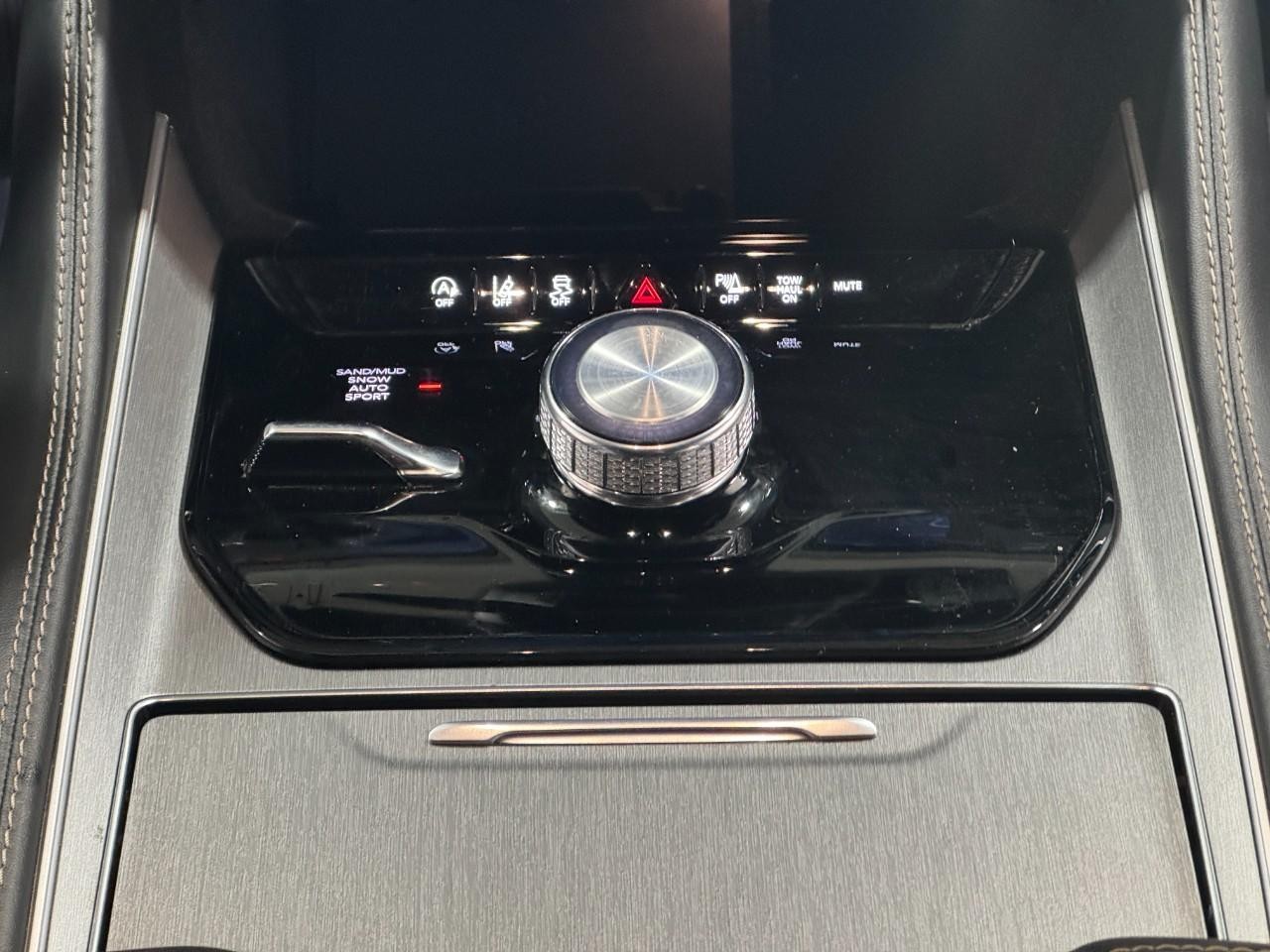 Jeep Wagoneer Vehicle Full-screen Gallery Image 17