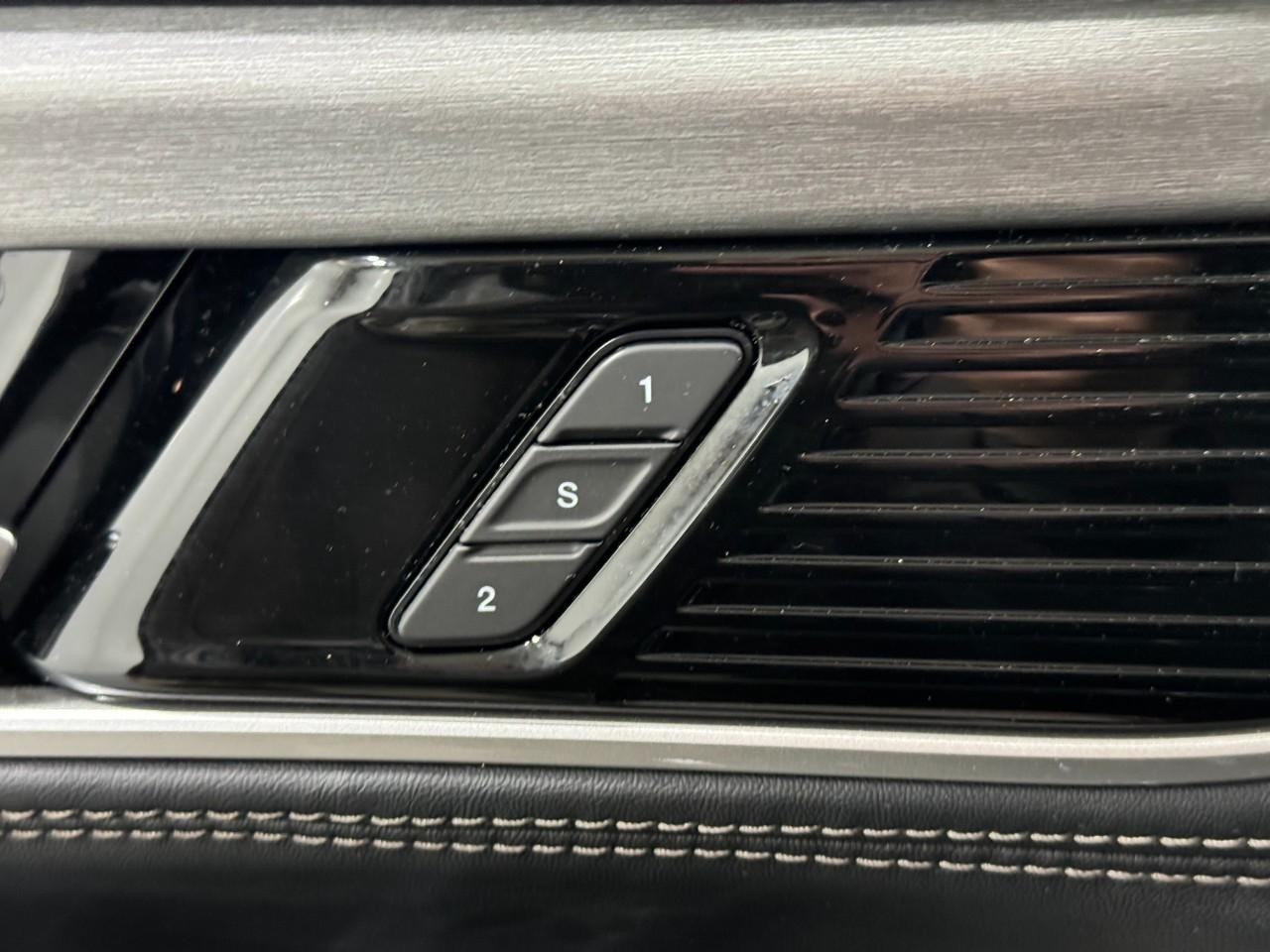 Jeep Wagoneer Vehicle Full-screen Gallery Image 23