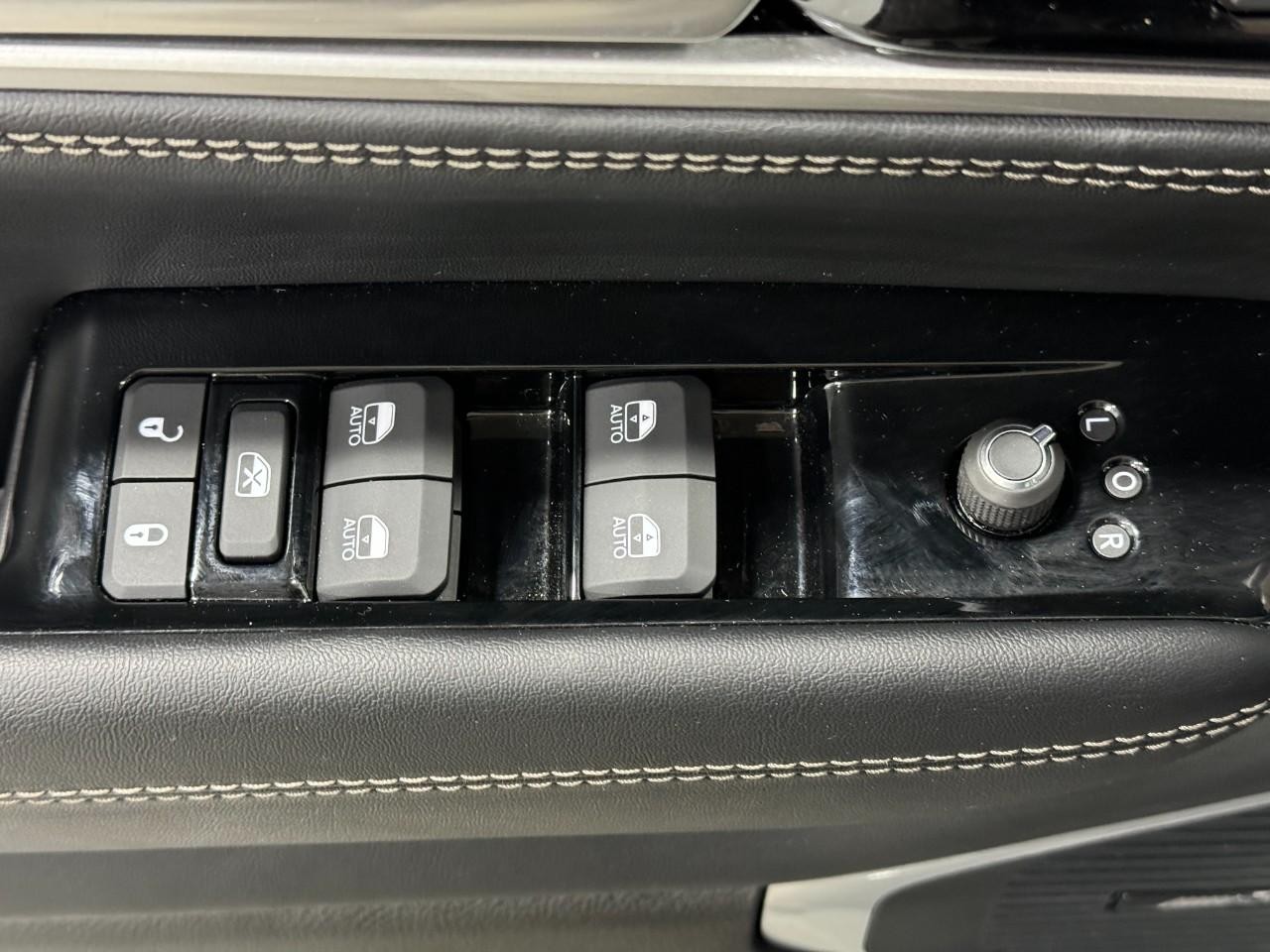 Jeep Wagoneer Vehicle Full-screen Gallery Image 24