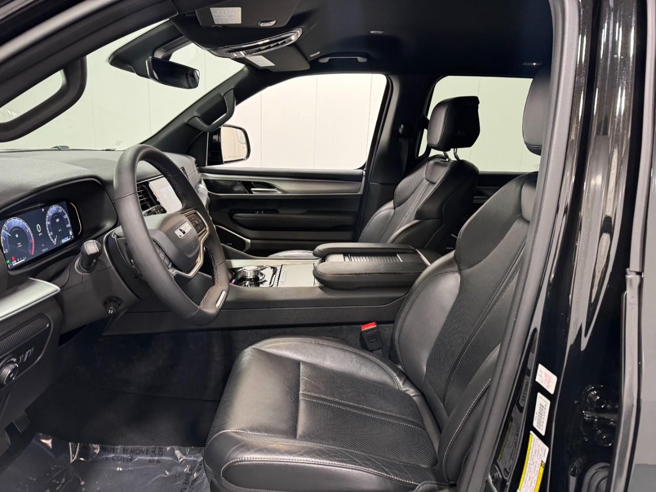 Jeep Wagoneer Vehicle Full-screen Gallery Image 26