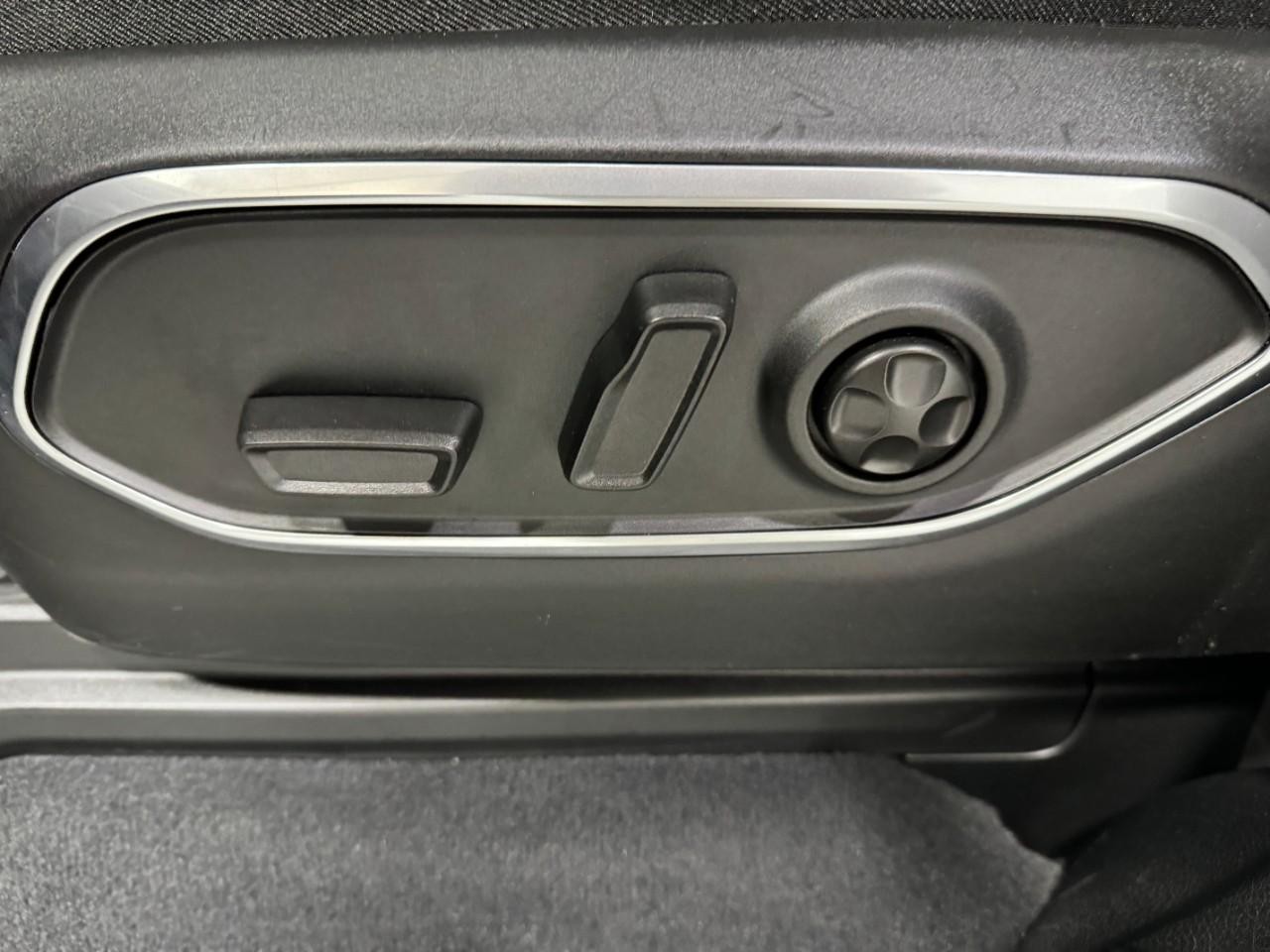 Jeep Wagoneer Vehicle Full-screen Gallery Image 28