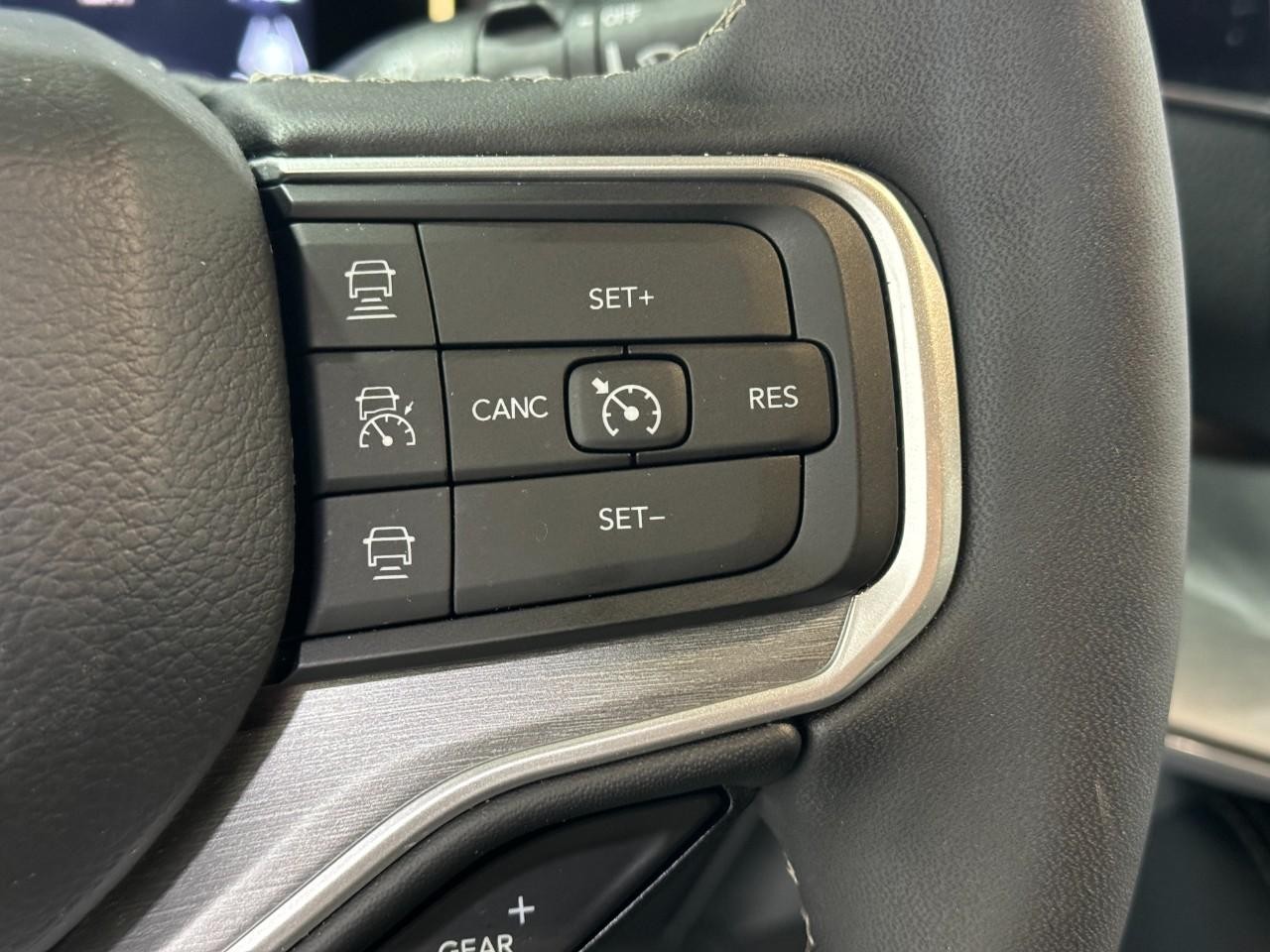 Jeep Wagoneer Vehicle Full-screen Gallery Image 31