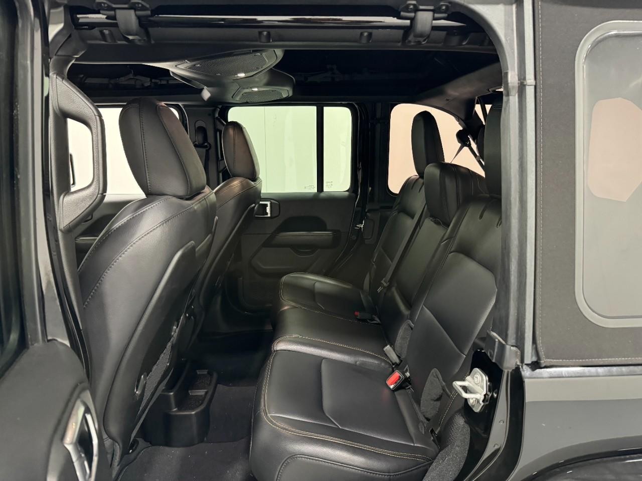 Jeep Wrangler Vehicle Full-screen Gallery Image 8