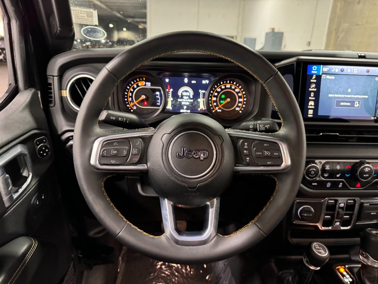 Jeep Wrangler Vehicle Full-screen Gallery Image 12