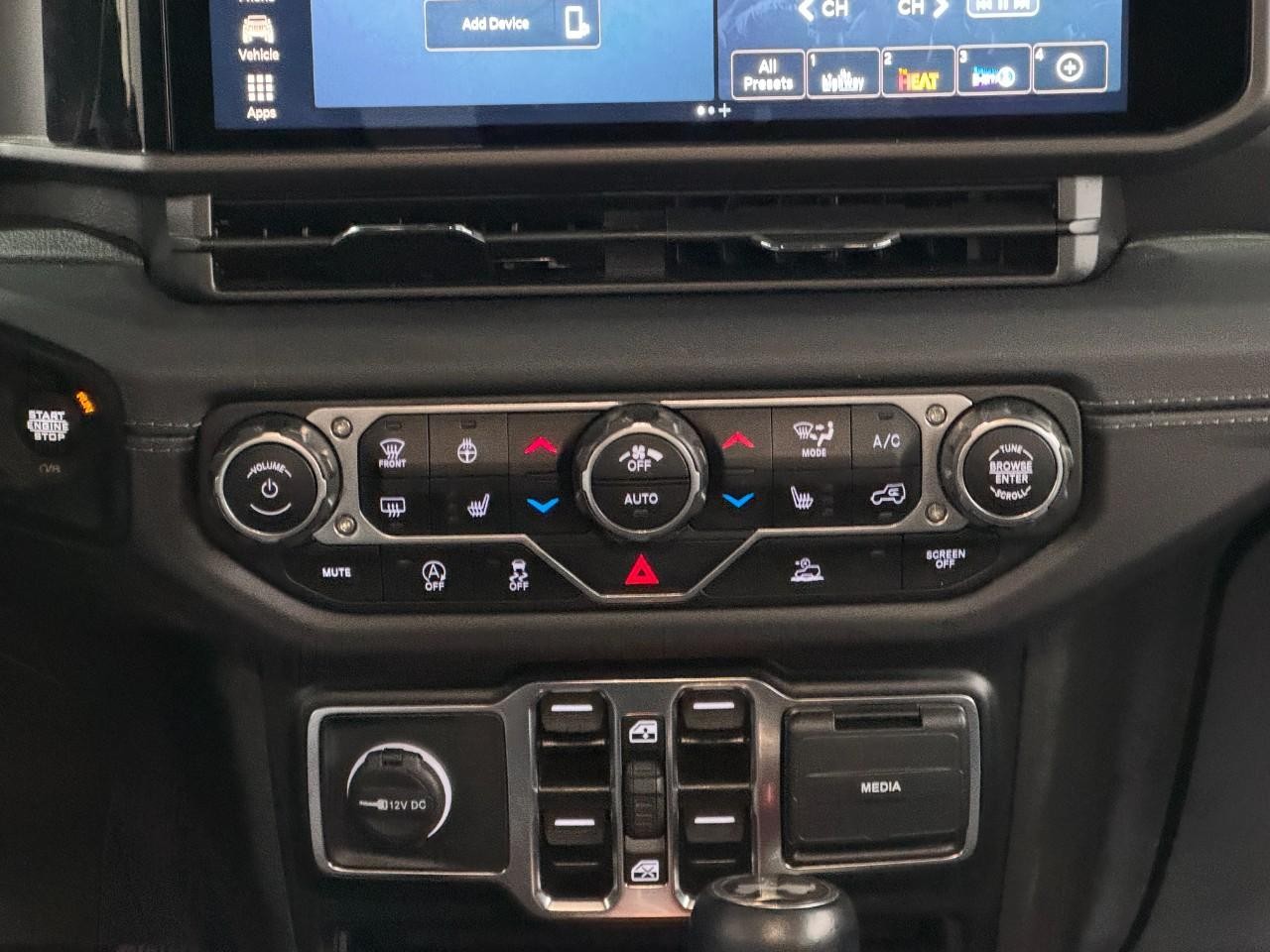 Jeep Wrangler Vehicle Full-screen Gallery Image 14