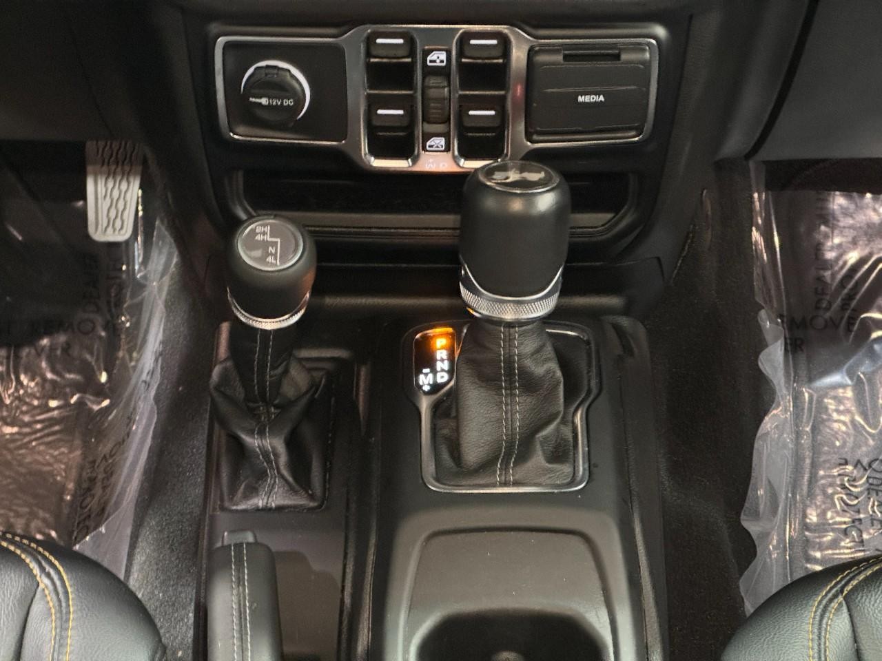 Jeep Wrangler Vehicle Full-screen Gallery Image 15