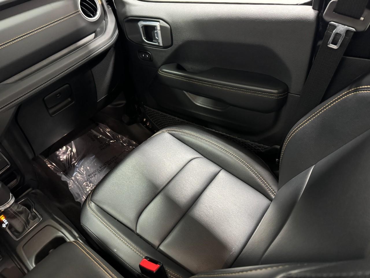 Jeep Wrangler Vehicle Full-screen Gallery Image 16