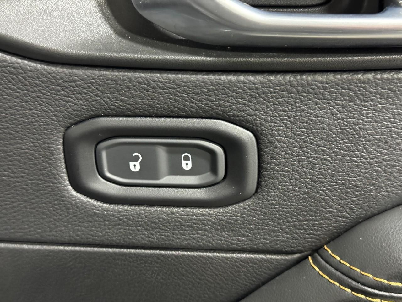 Jeep Wrangler Vehicle Full-screen Gallery Image 18