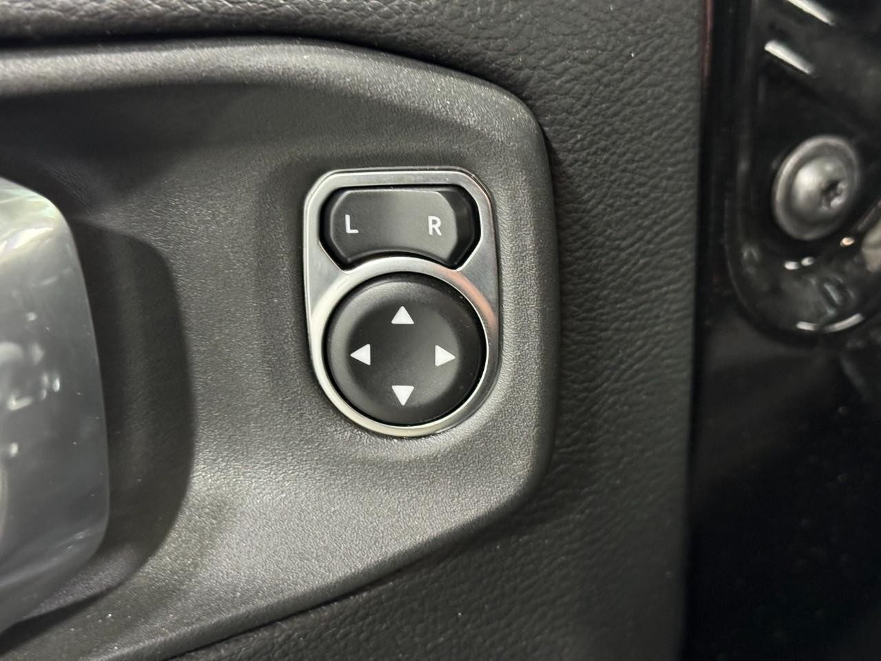 Jeep Wrangler Vehicle Full-screen Gallery Image 19