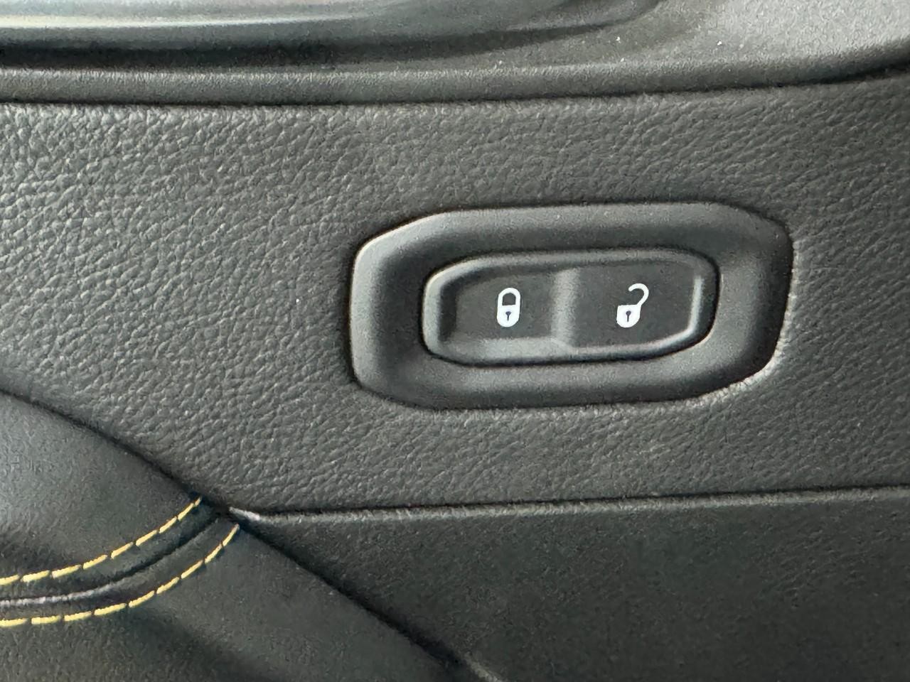 Jeep Wrangler Vehicle Full-screen Gallery Image 21