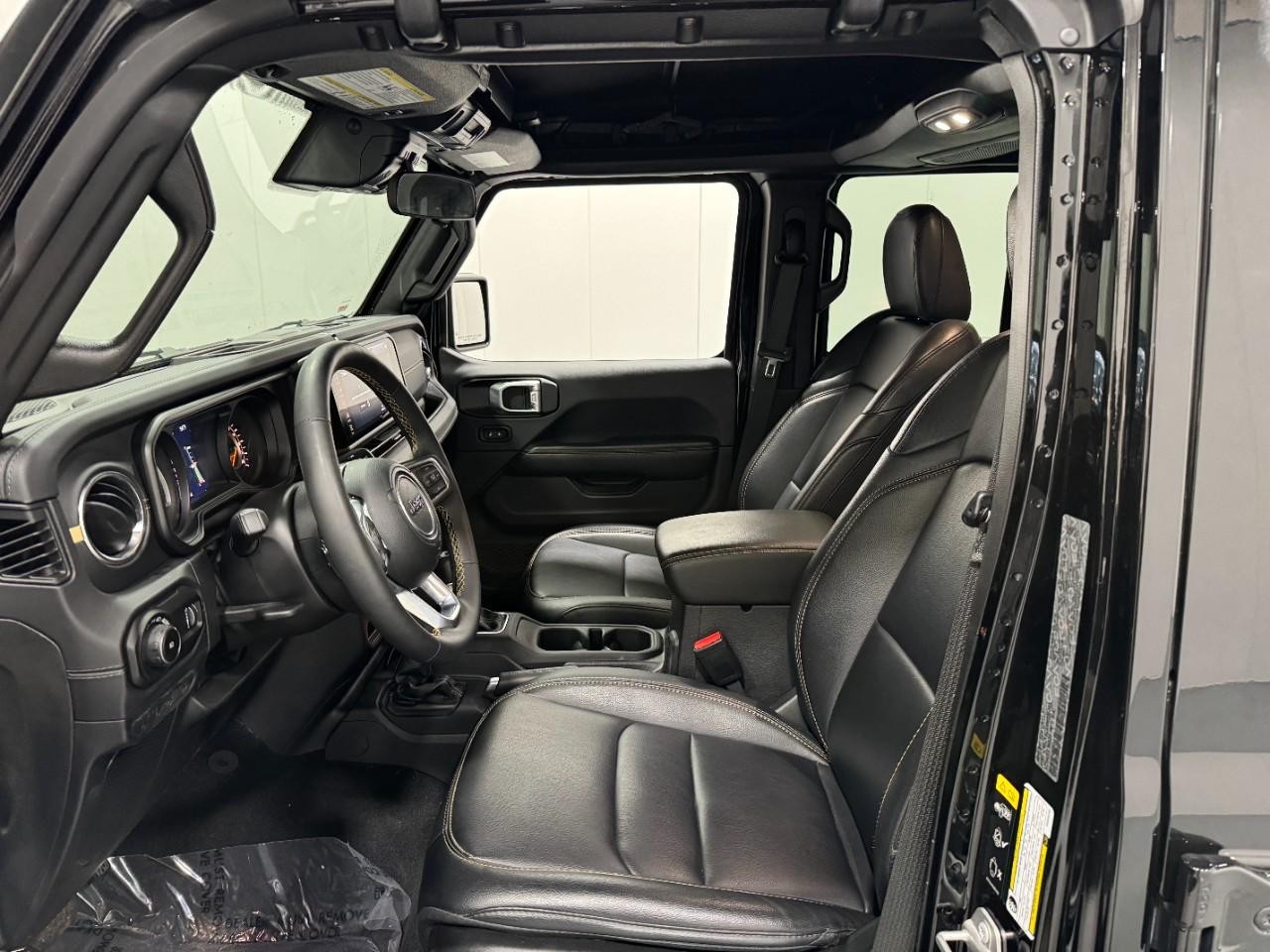 Jeep Wrangler Vehicle Full-screen Gallery Image 22