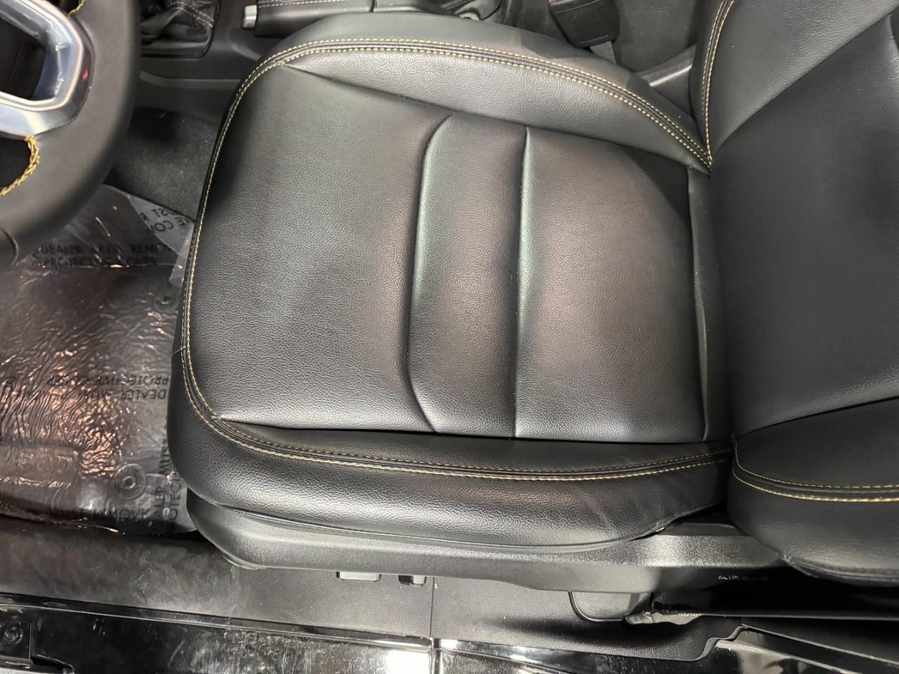 Jeep Wrangler Vehicle Full-screen Gallery Image 23