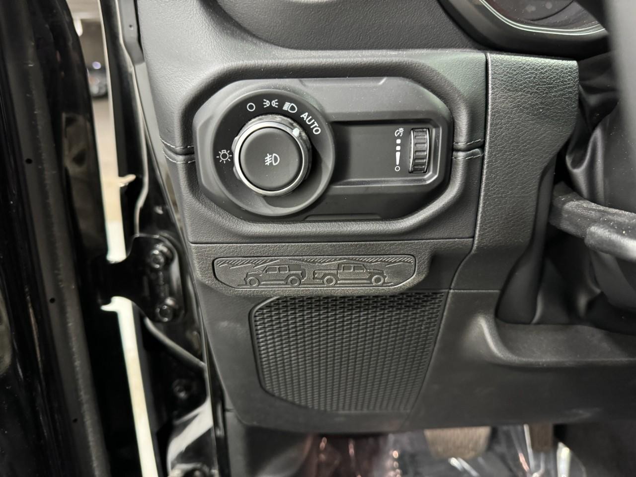 Jeep Wrangler Vehicle Full-screen Gallery Image 25