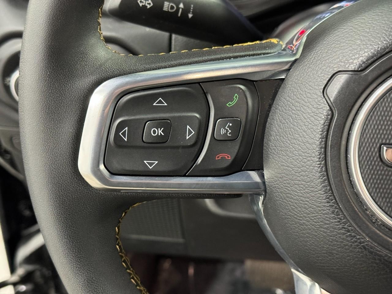 Jeep Wrangler Vehicle Full-screen Gallery Image 26