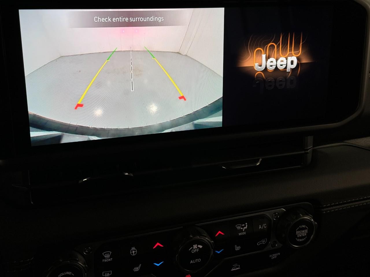 Jeep Wrangler Vehicle Full-screen Gallery Image 29