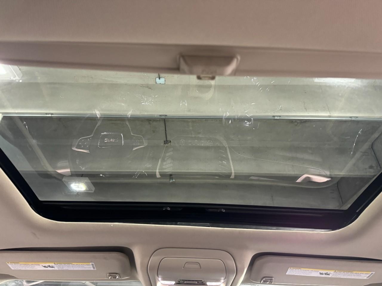 GMC Acadia Vehicle Full-screen Gallery Image 14