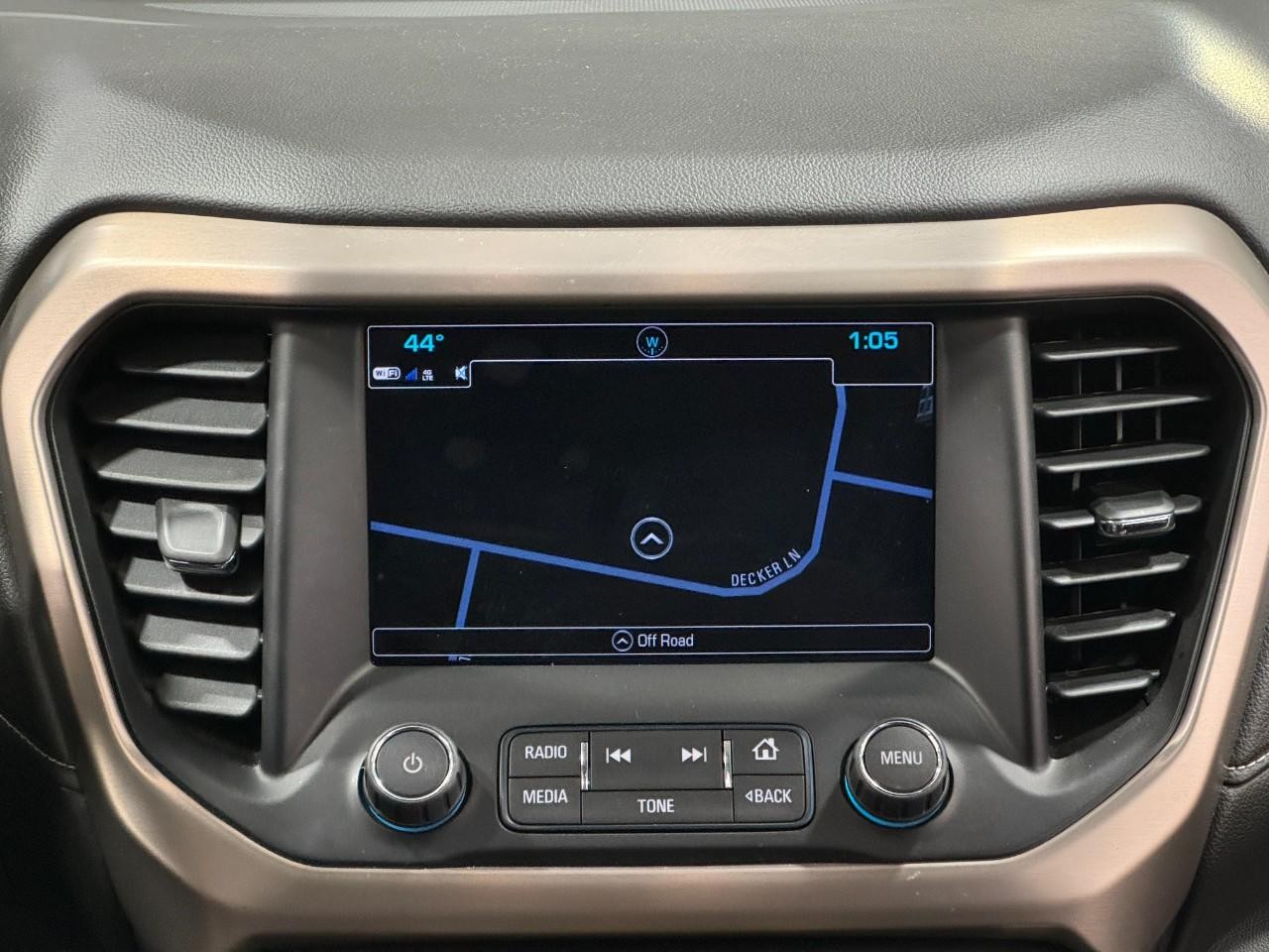 GMC Acadia Vehicle Full-screen Gallery Image 17