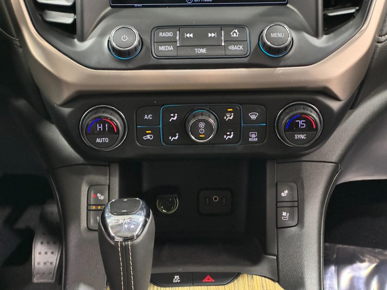 GMC Acadia Vehicle Full-screen Gallery Image 18