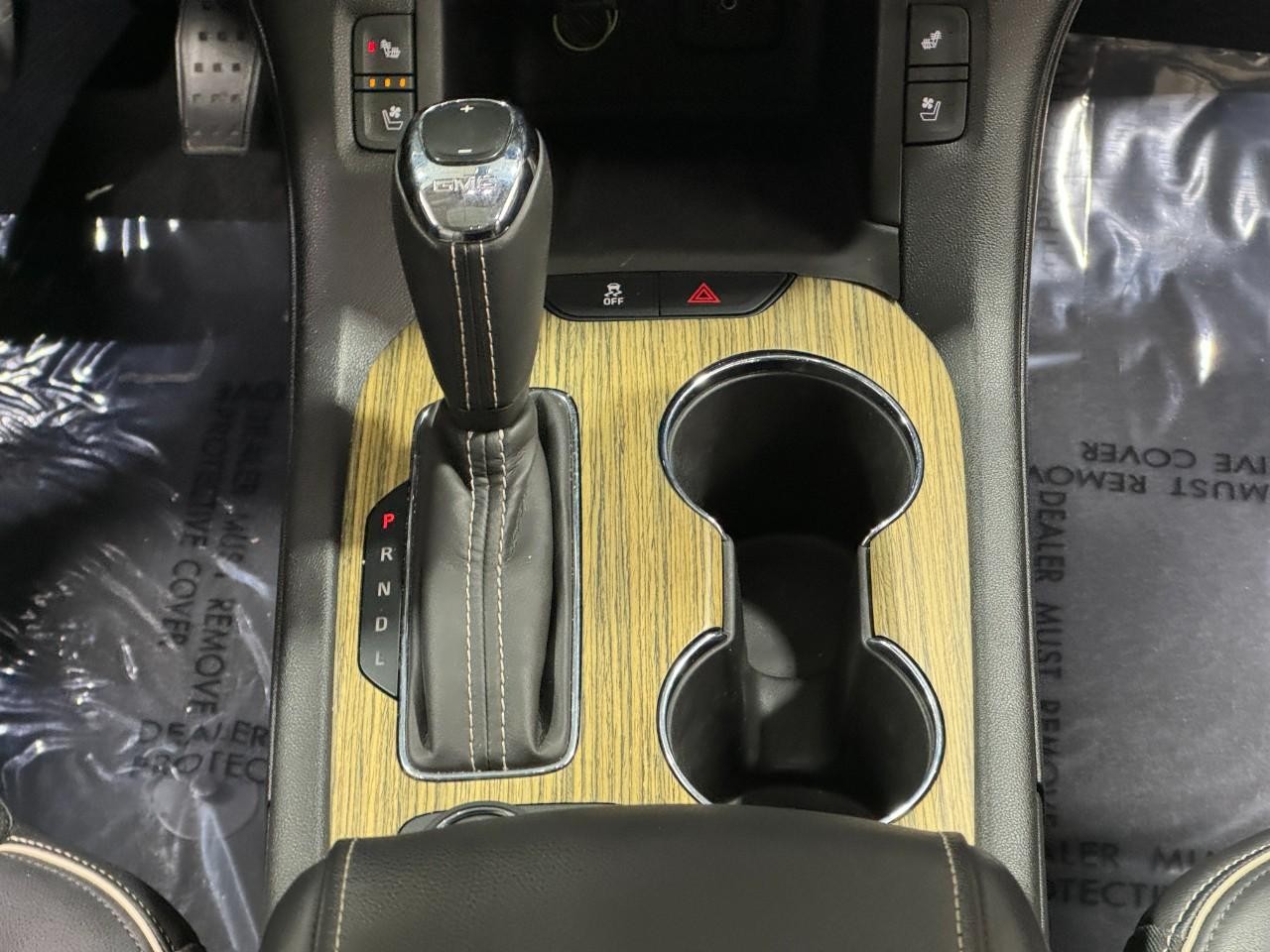 GMC Acadia Vehicle Full-screen Gallery Image 19