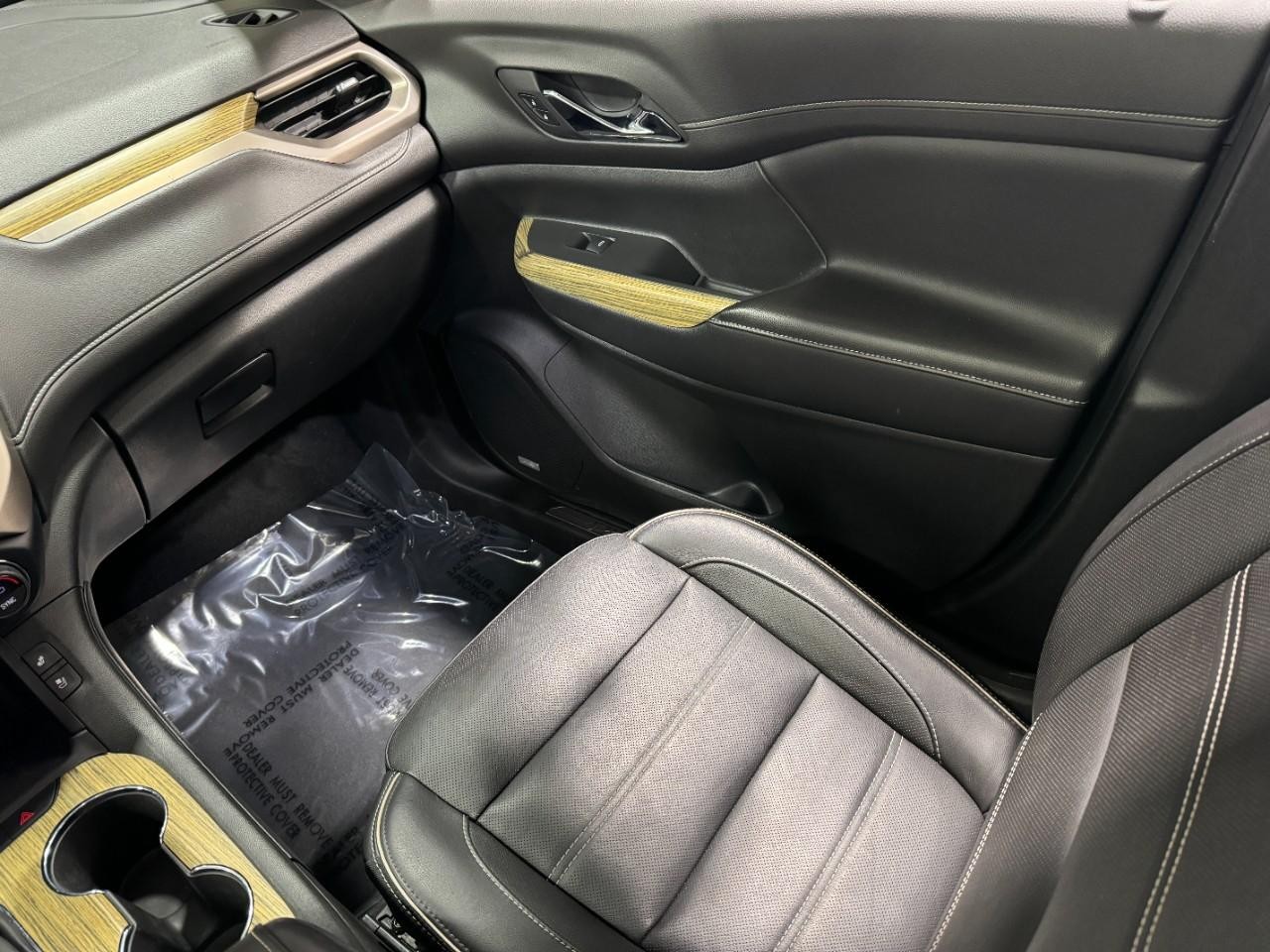 GMC Acadia Vehicle Full-screen Gallery Image 20