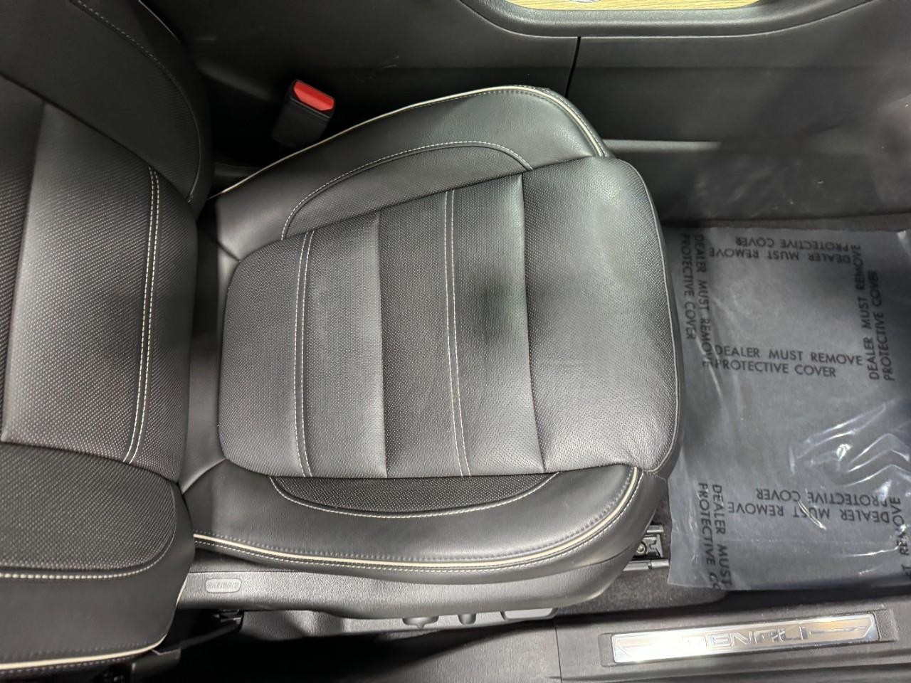 GMC Acadia Vehicle Full-screen Gallery Image 22