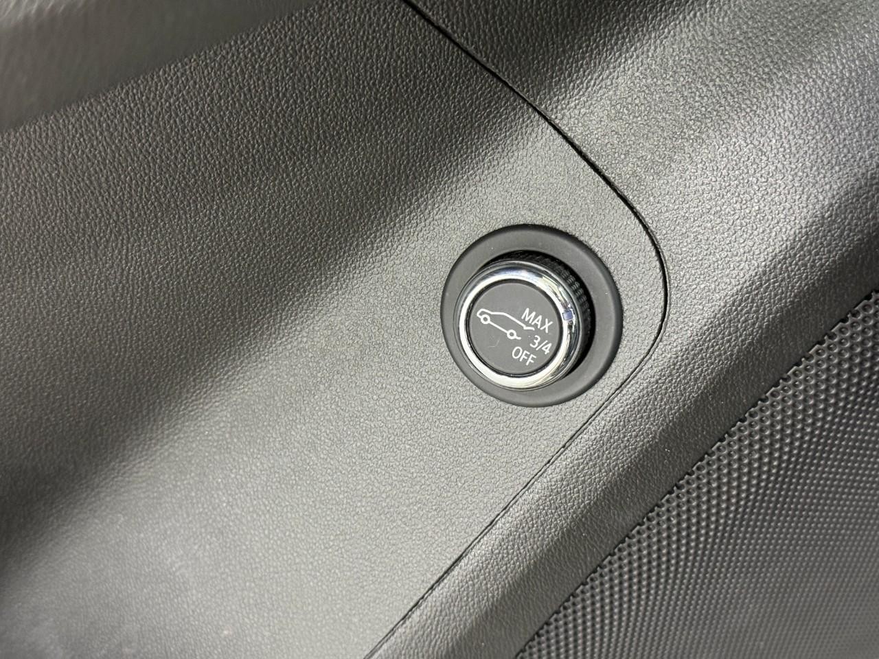 GMC Acadia Vehicle Full-screen Gallery Image 28