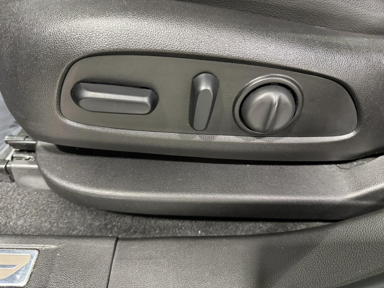 GMC Acadia Vehicle Full-screen Gallery Image 32