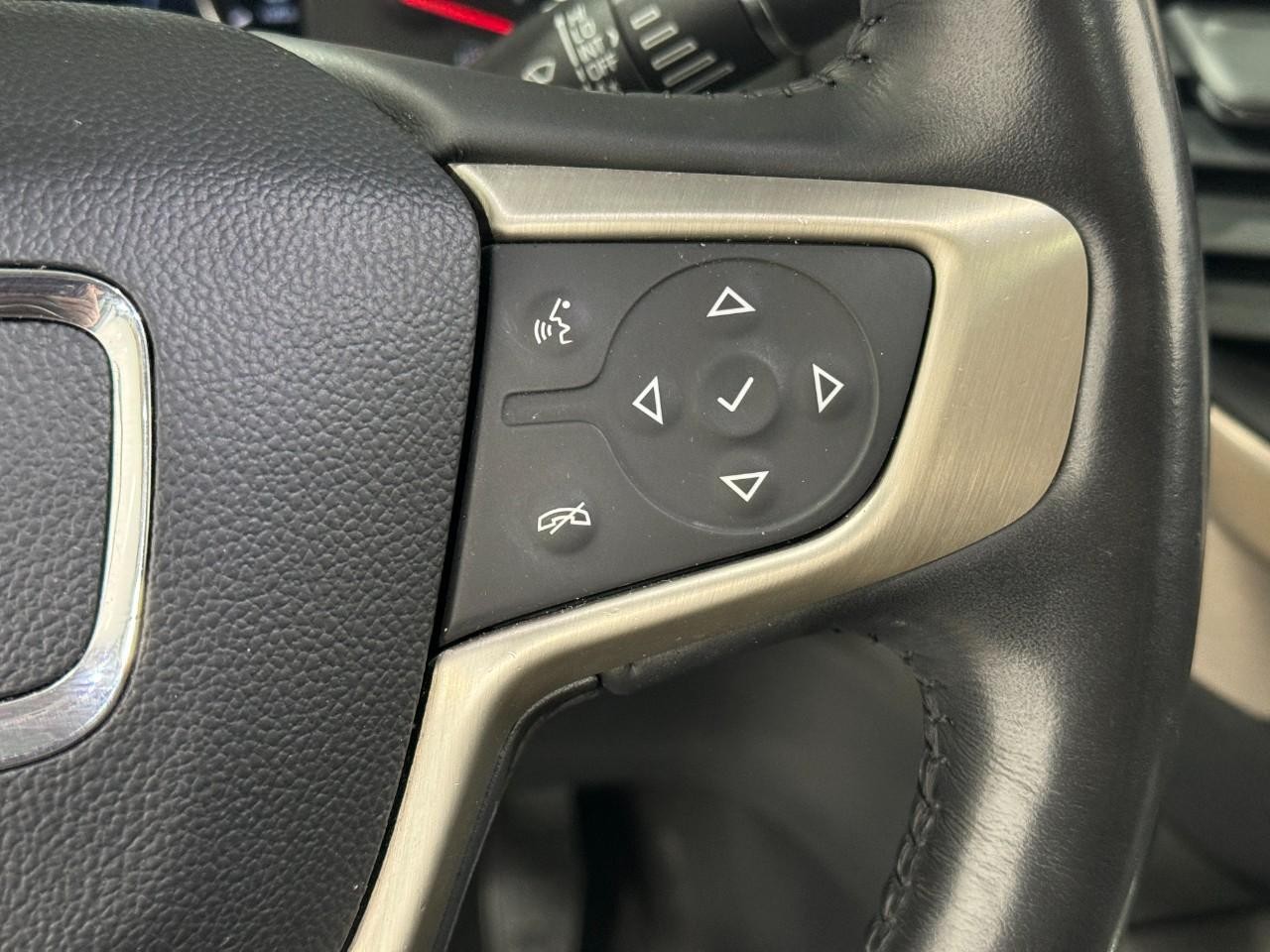 GMC Acadia Vehicle Full-screen Gallery Image 35