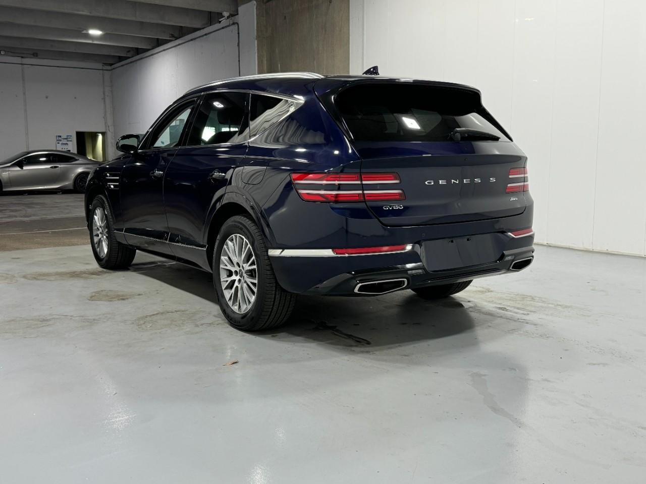 Genesis GV80 Vehicle Full-screen Gallery Image 03