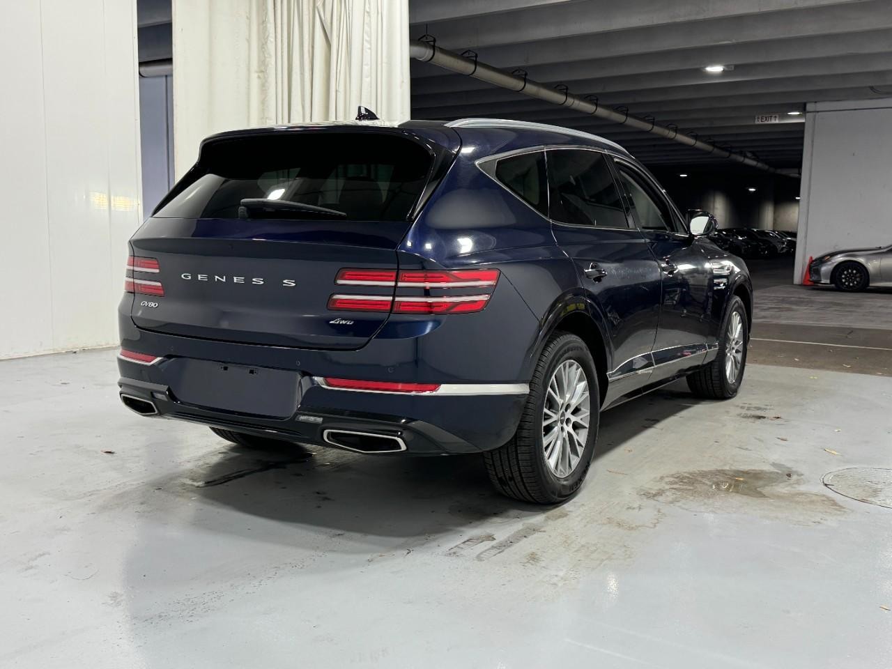 Genesis GV80 Vehicle Full-screen Gallery Image 04