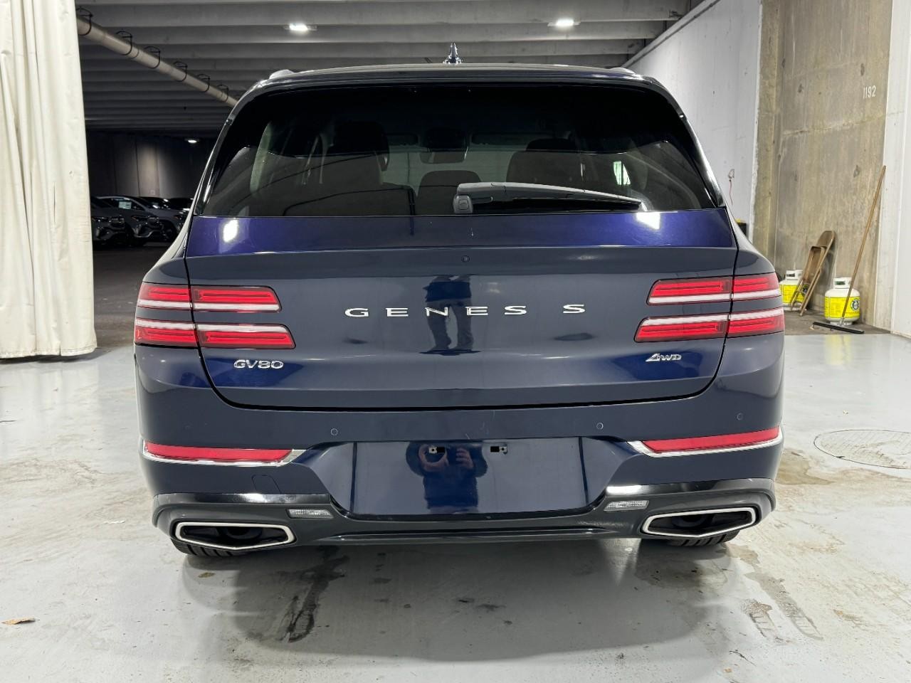 Genesis GV80 Vehicle Full-screen Gallery Image 09